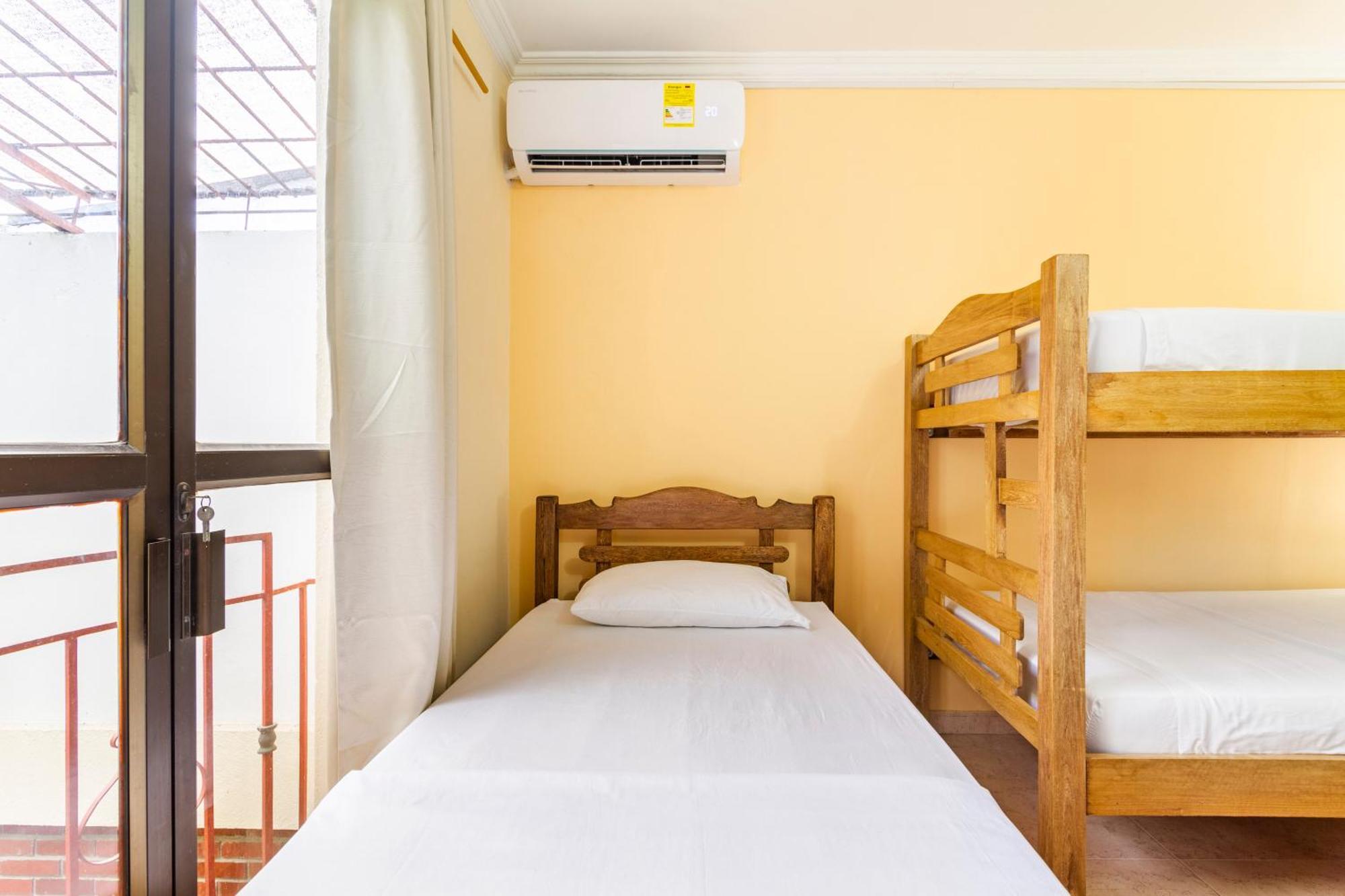 Hostal Cartagonova - Habitaciones Privadas Y Amplias Cerca A Zonas Turisticas Cartagena Luaran gambar