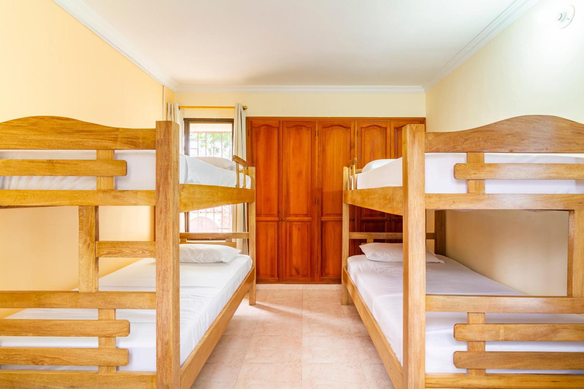 Hostal Cartagonova - Habitaciones Privadas Y Amplias Cerca A Zonas Turisticas Cartagena Luaran gambar