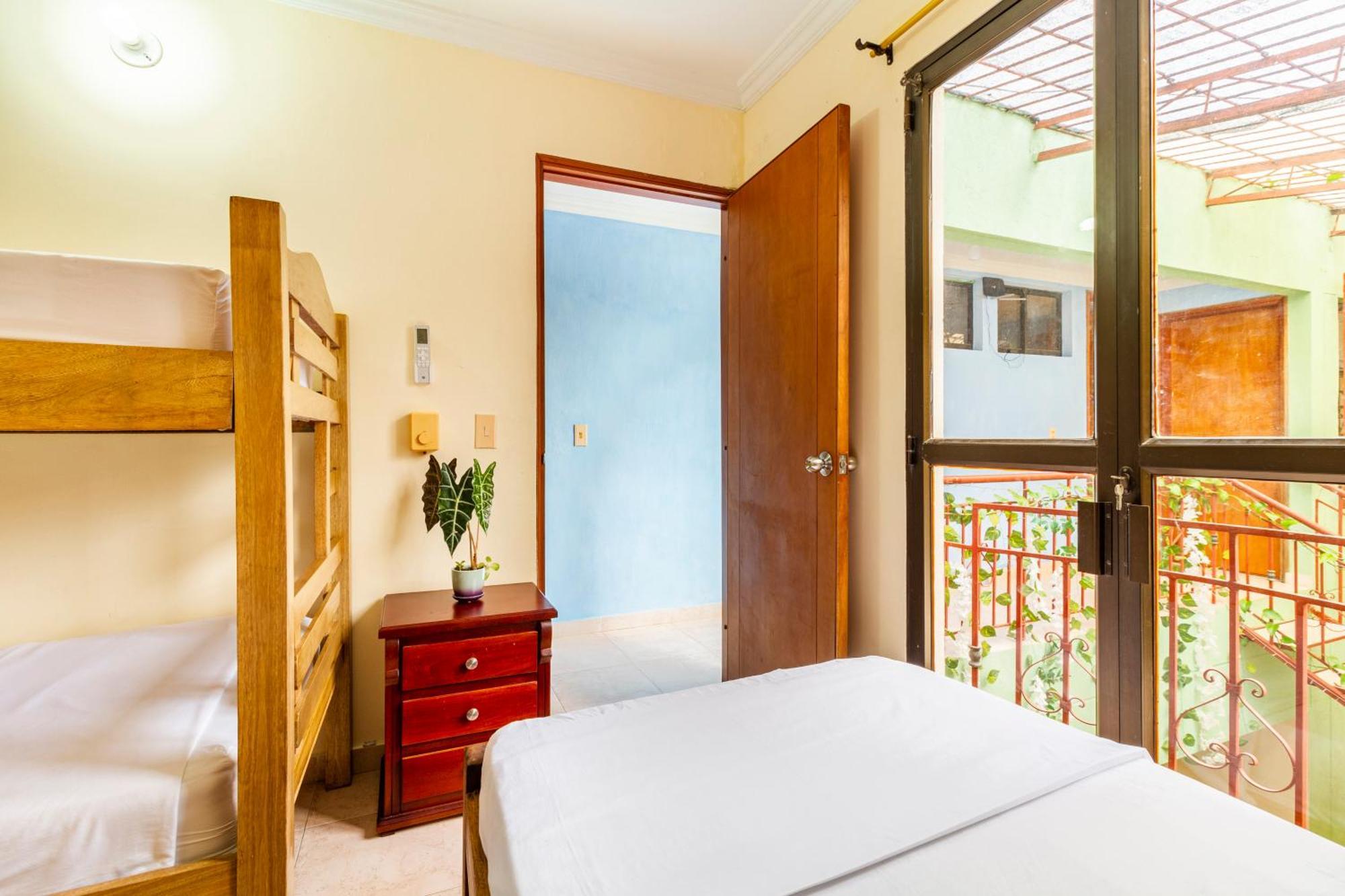 Hostal Cartagonova - Habitaciones Privadas Y Amplias Cerca A Zonas Turisticas Cartagena Luaran gambar