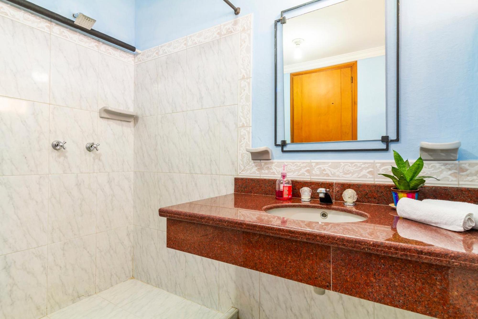 Hostal Cartagonova - Habitaciones Privadas Y Amplias Cerca A Zonas Turisticas Cartagena Luaran gambar