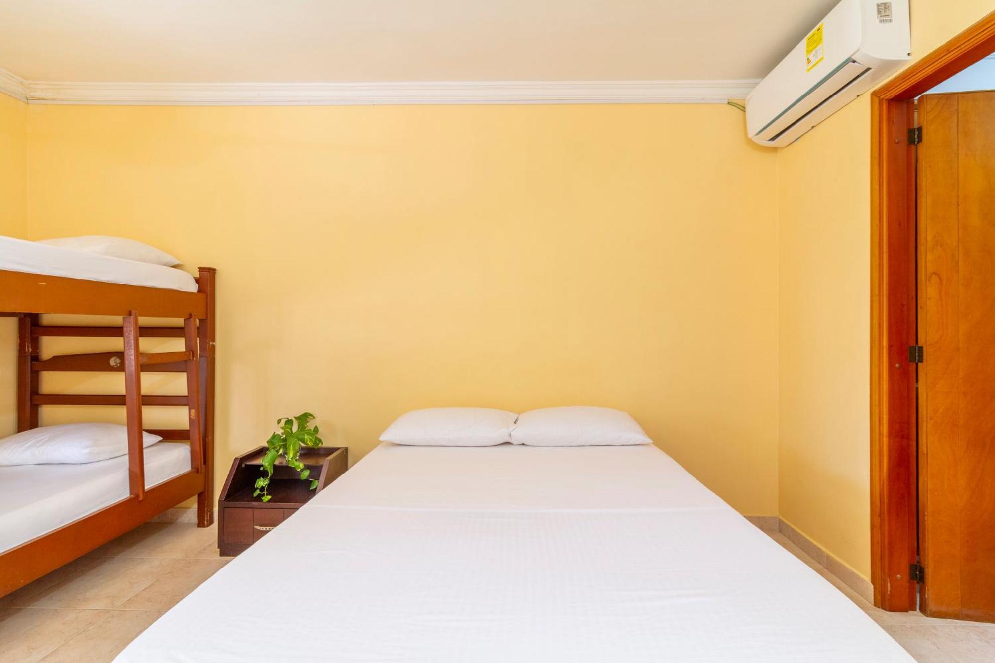 Hostal Cartagonova - Habitaciones Privadas Y Amplias Cerca A Zonas Turisticas Cartagena Luaran gambar